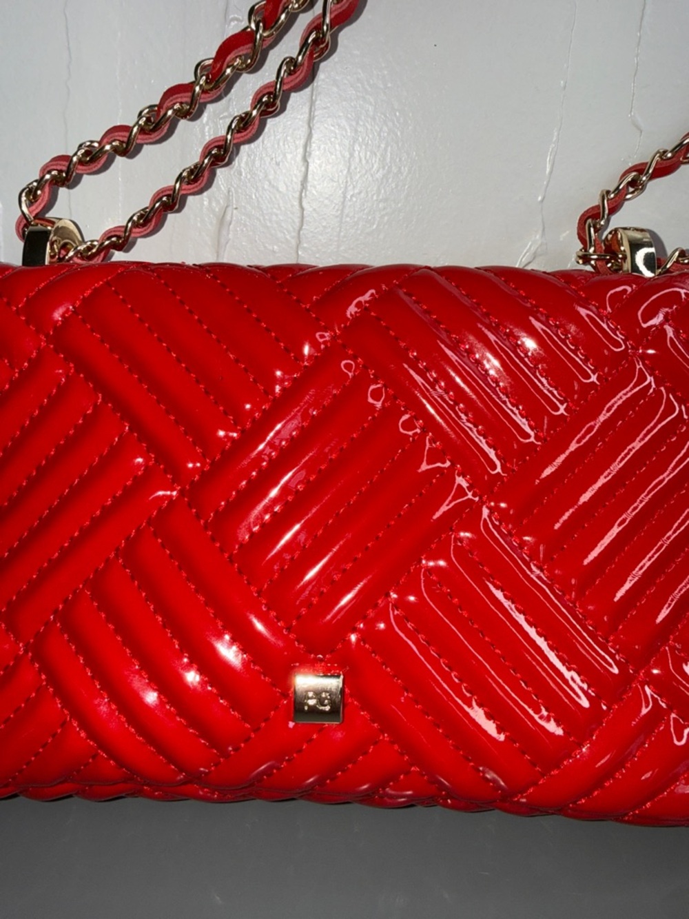 Purification Garcia Glossy Red Quilted Patent Shoulder Bag with Chain Strap - Picture 4 of 10